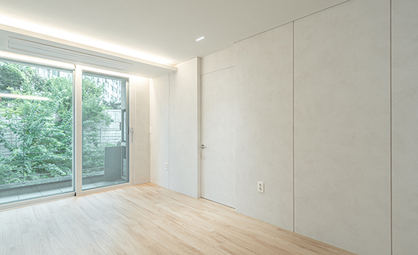 Spacious 17㎡ Apartment Step Door Interior