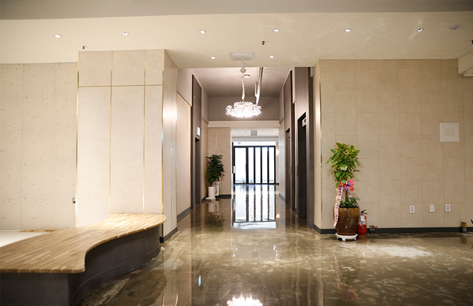 Fire-Resistant Materials for Safe Commercial Space Interior