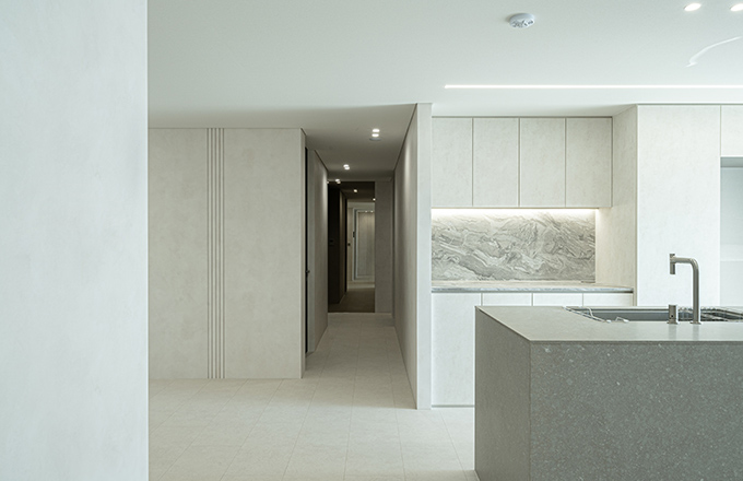 거실에 대형 아일랜드를 설치한 색다른 LDK 구조의 34평아파트 리모델링