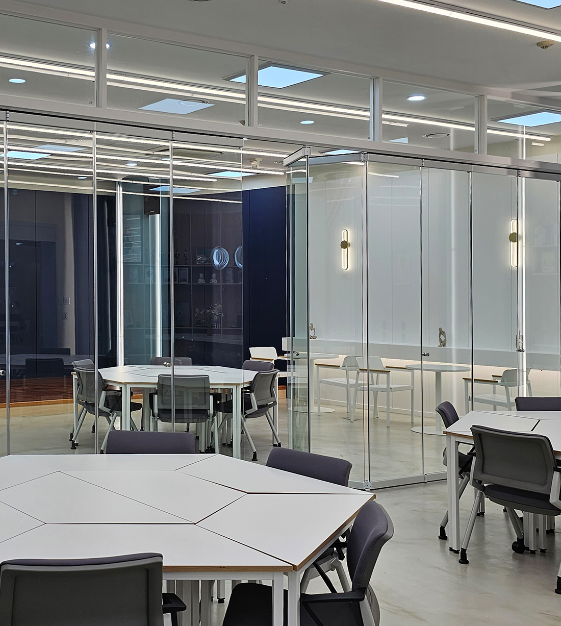 Frameless Glass Folding Door