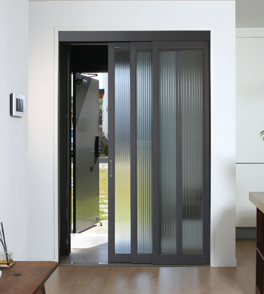 Slim 3-Interlocked Door (Hardware)