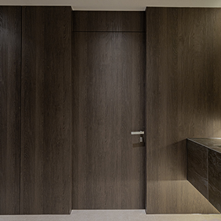 럭셔리와 고요의 만남, 60평 아파트 인테리어의 안방